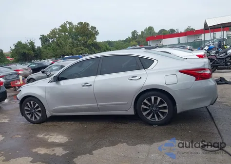 2017 Nissan Altima 2.5 Sv z USA, uszkodzony, nr VIN 1N4AL3AP2HC132184